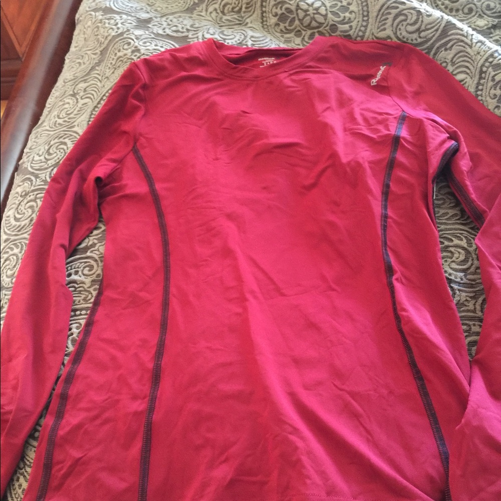 Reebok crossfit top large fits like a medium